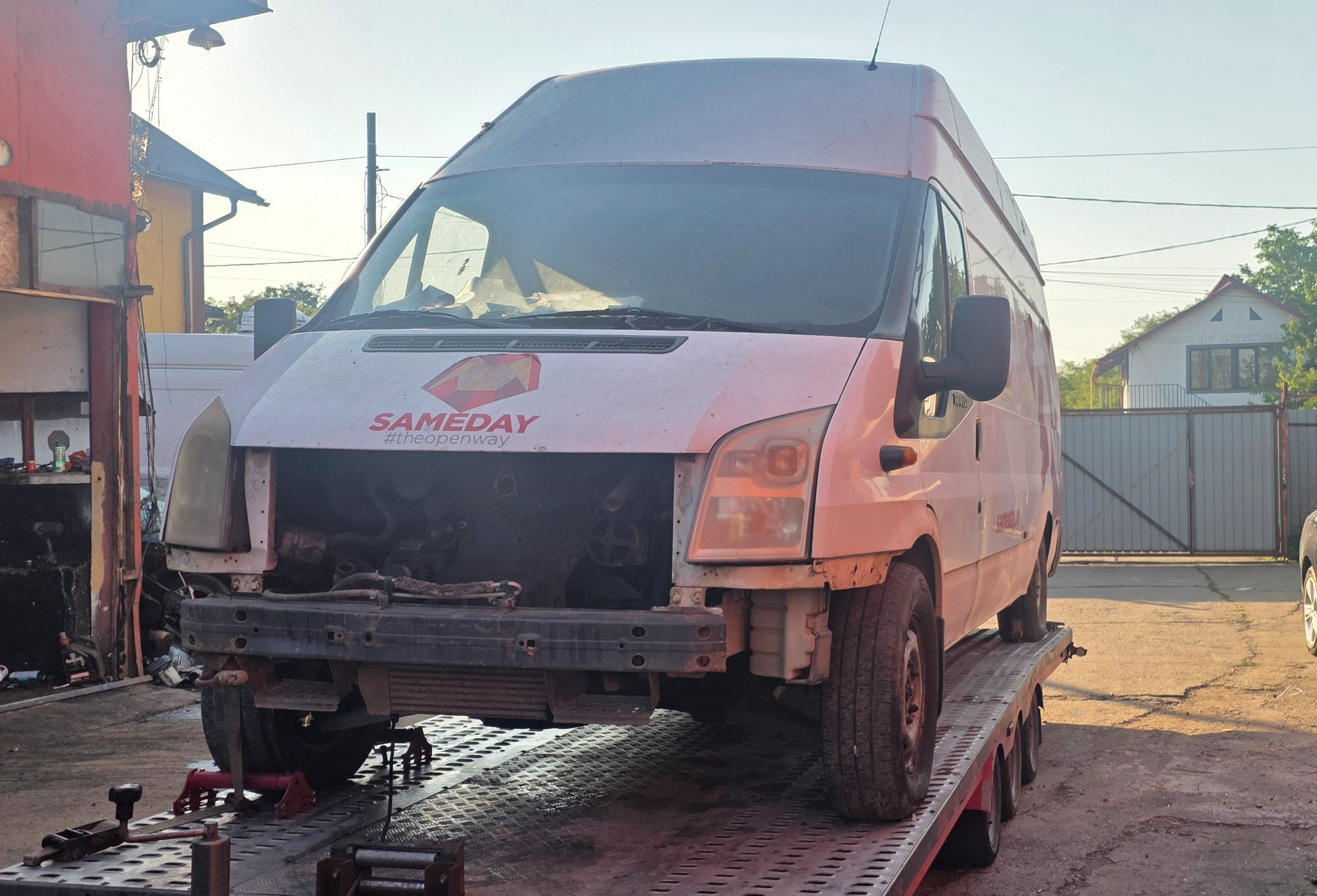 Volkswagen Crafter Sameday transportat pe platformă